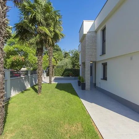 Mit Privatpool Fuer 9 Personen Ca 248 Qm In Porec, Istrien Istrische Riviera Holiday home