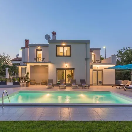 Mit Privatpool Fuer 9 Personen Ca 248 Qm In Porec, Istrien Istrische Riviera Holiday home
