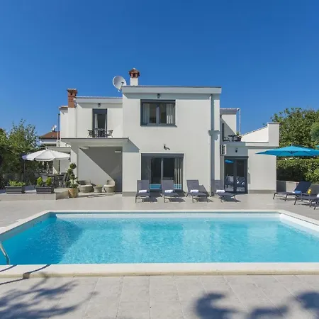Holiday home Mit Privatpool Fuer 9 Personen Ca 248 Qm In Porec, Istrien Istrische Riviera