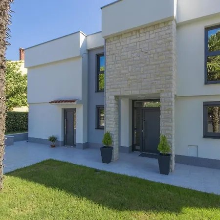 Holiday home Mit Privatpool Fuer 9 Personen Ca 248 Qm In Porec, Istrien Istrische Riviera Porec