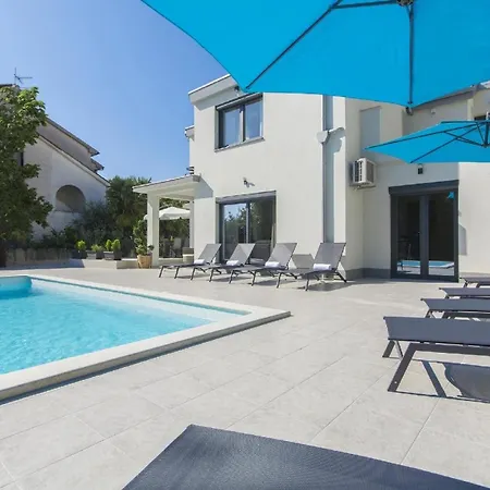Holiday home Mit Privatpool Fuer 9 Personen Ca 248 Qm In Porec, Istrien Istrische Riviera