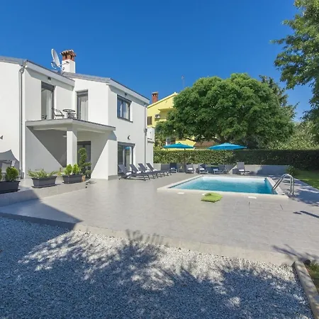 Mit Privatpool Fuer 9 Personen Ca 248 Qm In Porec, Istrien Istrische Riviera Holiday home Porec