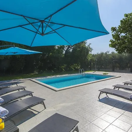 Holiday home Mit Privatpool Fuer 9 Personen Ca 248 Qm In Porec, Istrien Istrische Riviera *