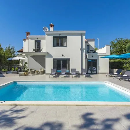Mit Privatpool Fuer 9 Personen Ca 248 Qm In Porec, Istrien Istrische Riviera *