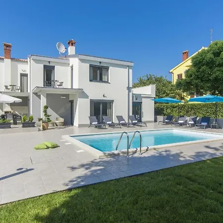 Holiday home Mit Privatpool Fuer 9 Personen Ca 248 Qm In Porec, Istrien Istrische Riviera Porec