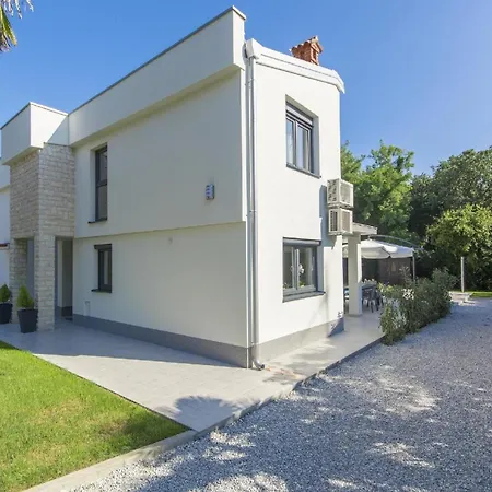 Mit Privatpool Fuer 9 Personen Ca 248 Qm In Porec, Istrien Istrische Riviera Holiday home *
