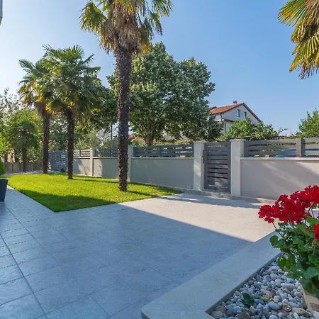 Holiday home Mit Privatpool Fuer 9 Personen Ca 248 Qm In Porec, Istrien Istrische Riviera Porec