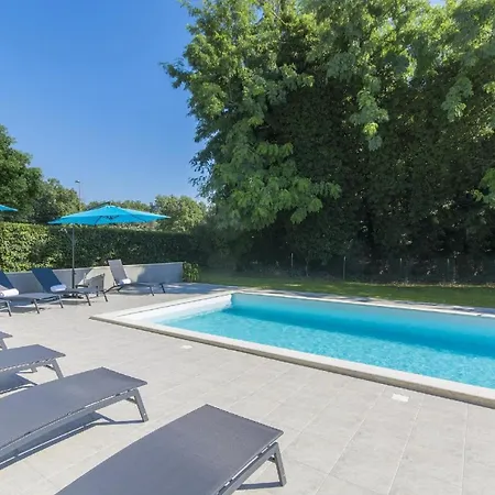 Holiday home Mit Privatpool Fuer 9 Personen Ca 248 Qm In Porec, Istrien Istrische Riviera *